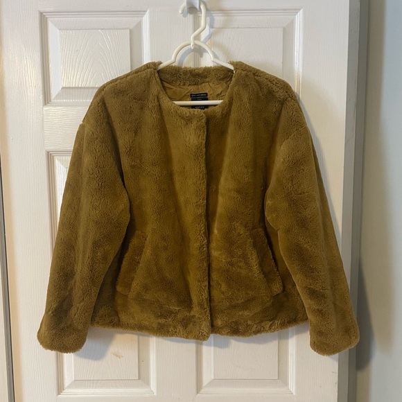 Zara Jackets & Blazers - Zara faux fur cropped jacket